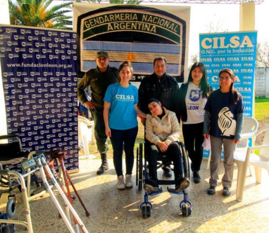 La Fundación León entregó sillas de ruedas en La Madrid