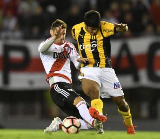 River pasó a cuartos sin brillar