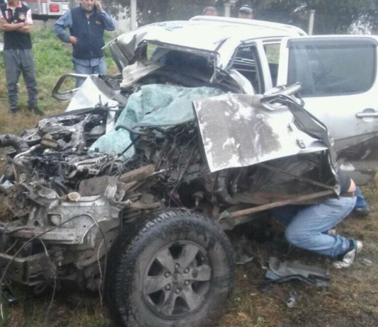 Perdió el control de su camioneta, cayó en una alcantarilla y murió en el hospital por los golpes