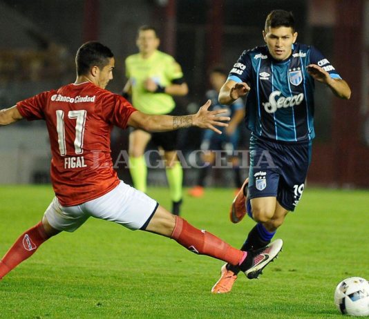 Con el Cuchillo entre los dientes