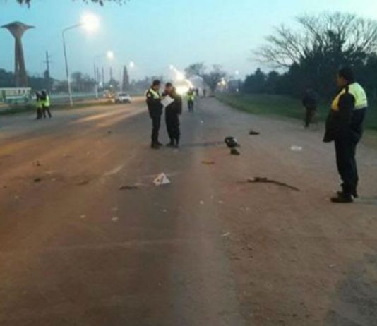 Chocaron dos motos y uno de los conductores fue arrastrado por un tercer vehículo