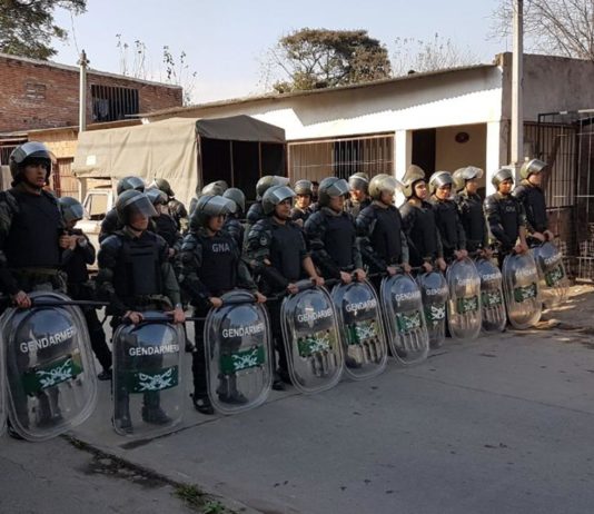 Máxima tensión por un desalojo en Panamá primera cuadra