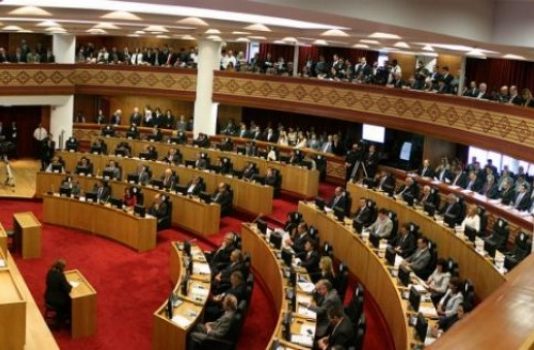 Opositores proponen análisis de drogas para todos los candidatos