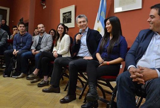 Macri reaccionó y echó a dos hombres cercanos a los gremios