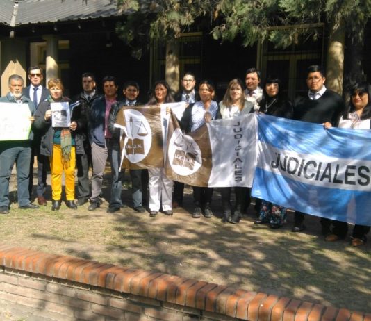Tenso ambiente por una asamblea de judiciales