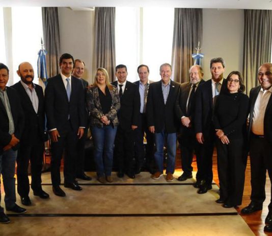 Gobernadores opositores y oficialistas definen estrategias ante el reclamo de Buenos Aires