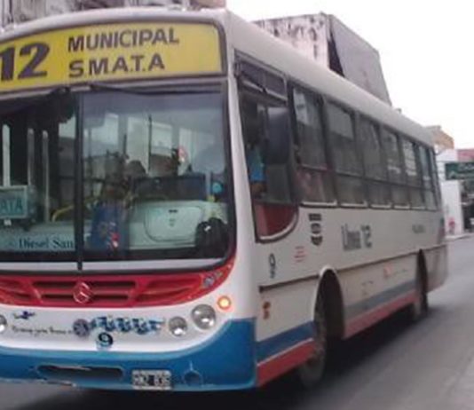 Tras la agresión a un chofer, los colectivos de la línea 12 no ingresarán al barrio Smata