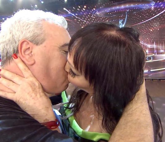 Moria Casán le comió la boca al Coco Sily en ShowMatch