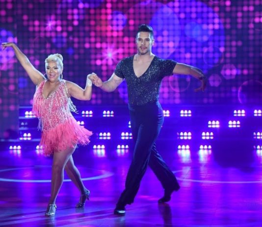Showmatch: Gladys fue la estrella de la noche y bailó un Cha cha pop imperdible