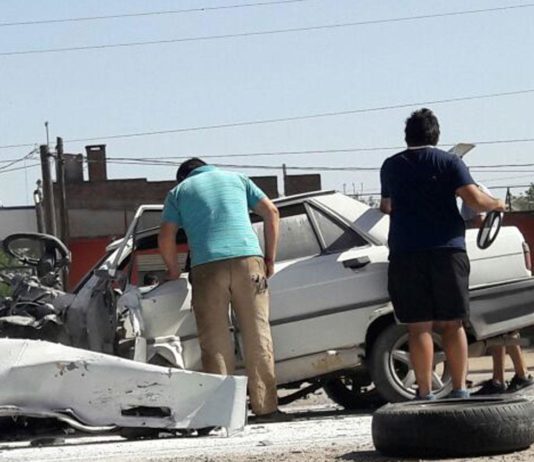 Dos vehículos impactaron en la autopista que lleva al aeropuerto Benjamín Matienzo