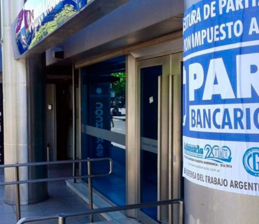 Bancarios llevan adelante un paro y hasta el miércoles no habrá atención