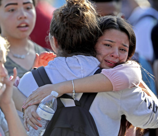 Las desgarradoras fotos del tiroteo en la escuela secundaria de Florida