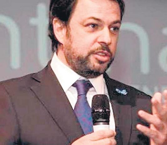 Una renuncia que piden hasta los aliados