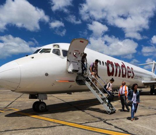 Por una falla mecánica, un avión de Andes aterrizó de emergencia en Tucumán