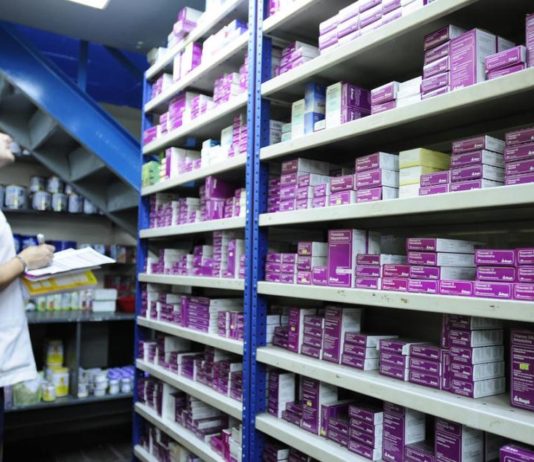 Pende de un hilo la atención a los jubilados en las farmacias