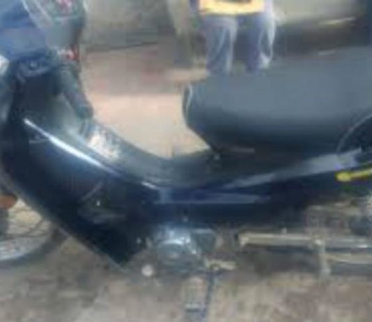 Se resistió a que le robaran la moto y recibió un disparo