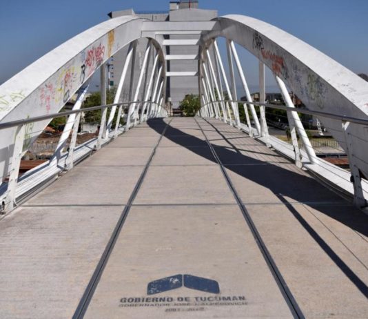 El puente peatonal no tiene fallas, según el PE