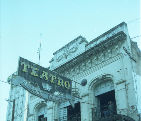 Piden que vuelva a erigirse la fachada del ex cine Parravicini
