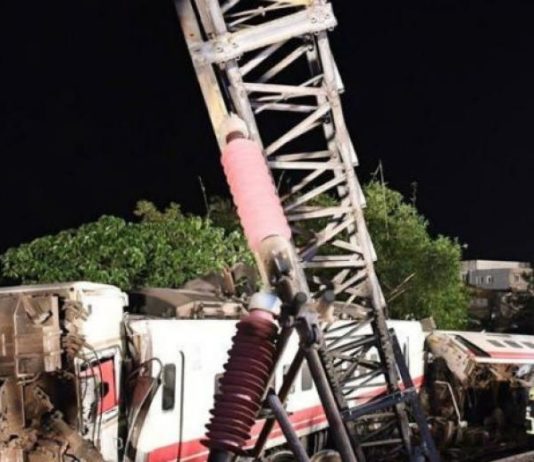 Un tren descarriló en Taiwán y murieron 18 personas