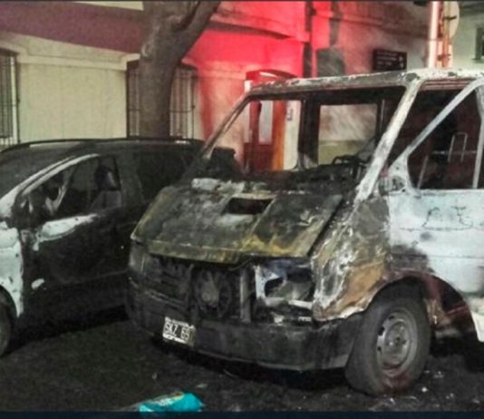 El auto de Kicillof apareció incendiado
