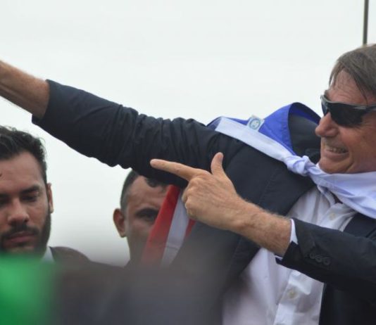 Bolsonaro esquiva a Macri y visita a Chile en su primer viaje oficial