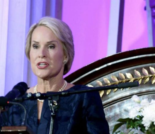 Frances H. Arnold y George Smith y el británico Gregory P. Winter se llevaron el Nobel de Química