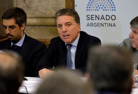 Dujovne asistirá este lunes al Senado para exponer sobre el Presupuesto