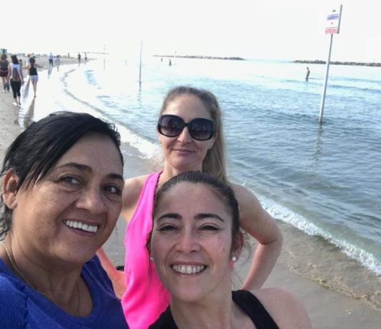 La primera selfie de la gira oficial, en las playas de Israel