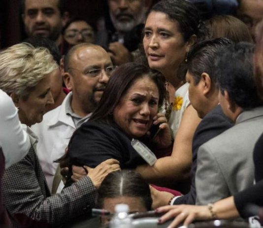 Una diputada se enteró en plena sesión de que su hija había sido asesinada