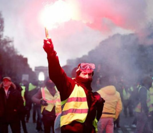 Disturbios en Francia por un impuesto a los combustibles