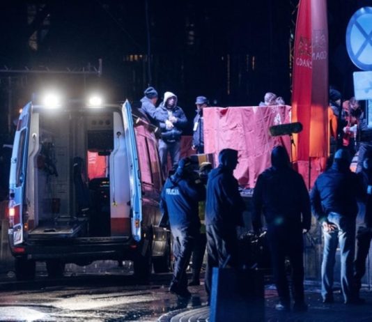 Un alcalde polaco está «muy grave» tras recibir una puñalada en el corazón