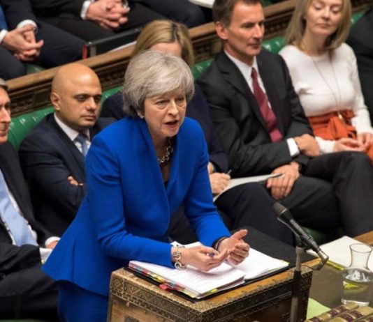 El parlamento británico rechazó el brexit propuesto por Theresa May