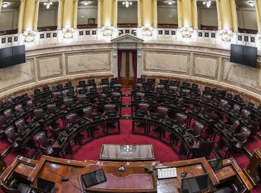 Alperovich, uno de los senadores con más faltas en el Congreso