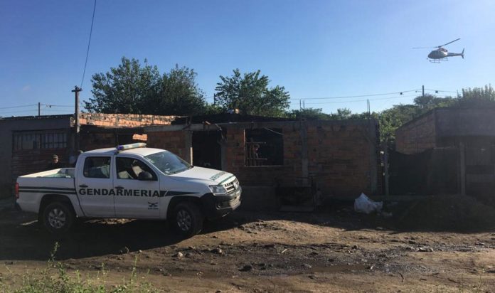 200 gendarmes coparon por tierra y aire un barrio de Villa Carmela_5cb223b374202.jpeg