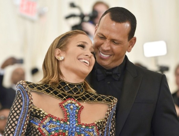 Ex actriz porno acusa al novio de JLo de mandarle fotos prohibidas_5cb2243205e5c.jpeg