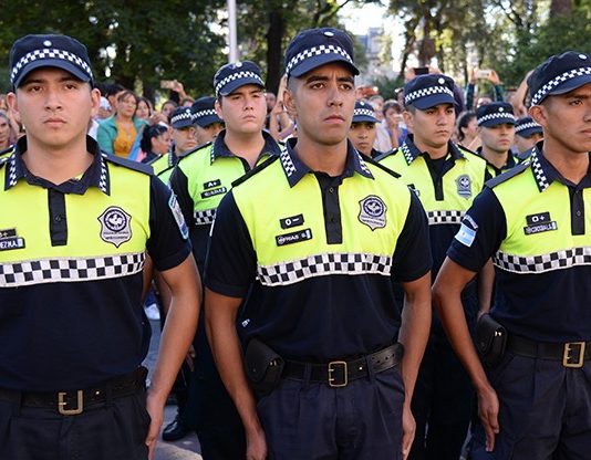 La Policía sumará 1.000 agentes y recibirá 4.000 armas nuevas