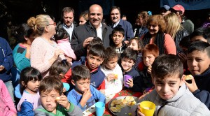 manzur-visita-barrio-san-cayetano (4)