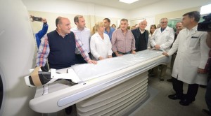 Manzur inauguró el primer tomógrafo en un hospital público del interior