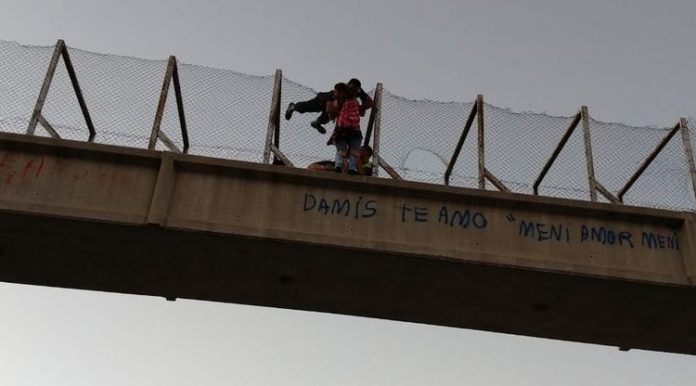 Policías lograron impedir que una mujer se arrojara al vacío_5caf820422006.jpeg