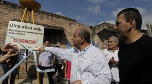 Manzur inauguró 3 mil metros de cañería en barrio Batalla de Tucumán
