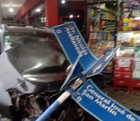 Tres personas resultaron heridas tras un choque en avenida Avellaneda y San Martín