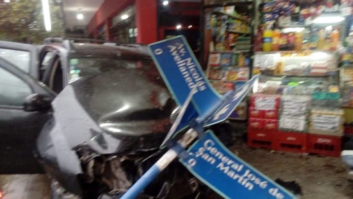 Tres personas resultaron heridas tras un choque en avenida Avellaneda y San Martín_5ce199d9a8b72.jpeg