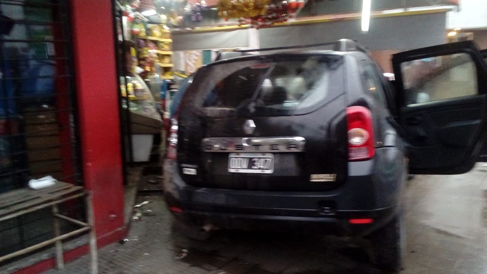 La imagen puede contener: automóvil y exterior