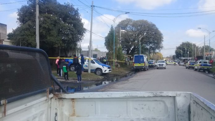 Colgó a su pequeño hijo de un árbol y luego se ahorcó junto a él_5cf2bd4ed8b46.jpeg