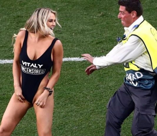 Kinsey Wolanski, la modelo que se metió en la final de la Champions League