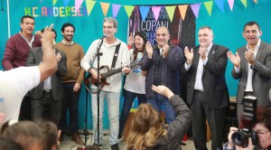 Manzur visitó la ONG Crecer Juntos con Ignacio Copani