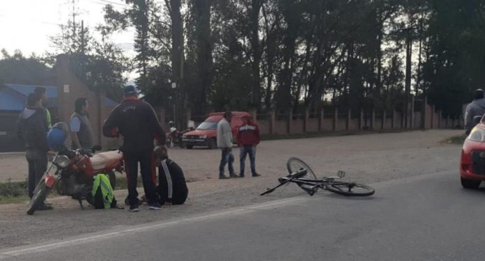 Una camioneta chocó a un ciclista y luego escapó_5d0fbe461ae17.jpeg