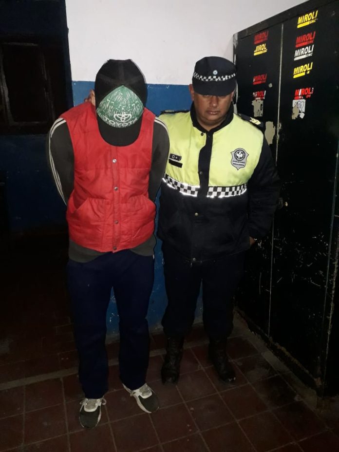 Le robaron la moto en la puerta de su casa: agentes del 911 lograron recuperarla_5d2384e43b3cd.jpeg