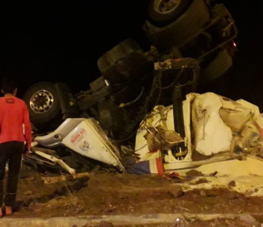 Llevaba azúcar desde Tucumán a Santiago, volcó y murió aplastado por el cargamento