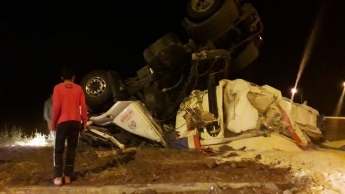 Llevaba azúcar desde Tucumán a Santiago, volcó y murió aplastado por el cargamento_5d39ee34ed7fe.jpeg